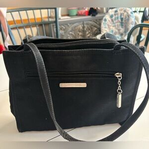 BLACK HANDBAG WITH SHOULDER STRAPS